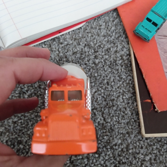 1998 Hot Wheels Cement Mixer Truck - Picture 2 of 5